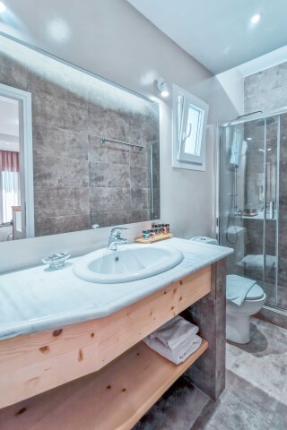 junior suite blue bay cozy shower